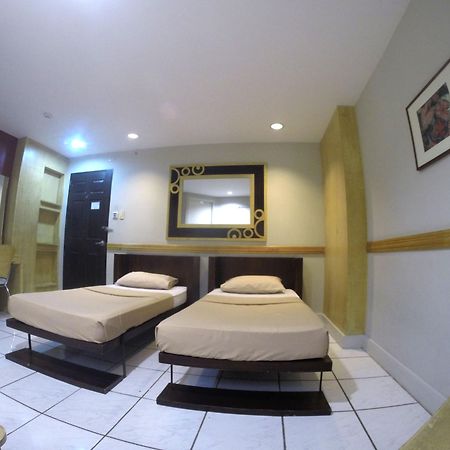 Urban Inn Iloilo Buitenkant foto