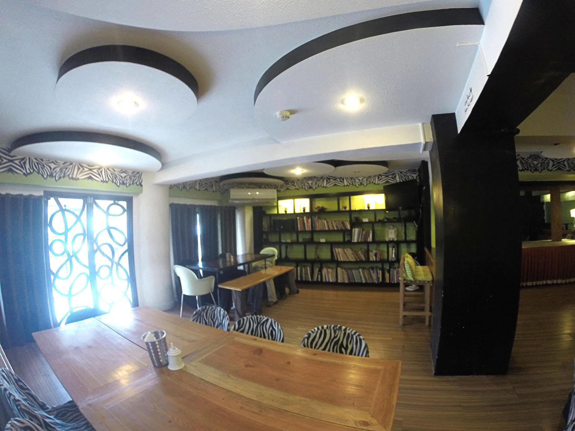 Urban Inn Iloilo Buitenkant foto